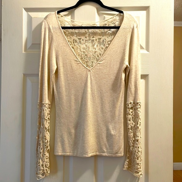 Embroidered dreamy long sleeve sweater shirt. Very soft material. - Picture 1 of 4